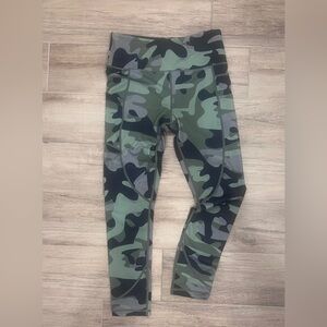 Zyia Active Green Camo Pocket Light n Tight Hi-Rise Leggings